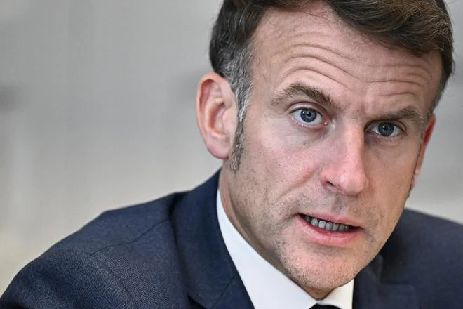 Macron po prvý raz hovoril s novým lídrom Madagaskaru, prisľúbil mu podporu Francúzska