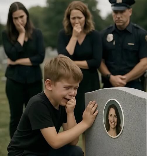 Chlapec kričal na hrob svojej matky — že je stále nažive-ľudia mu neverili, kým neprišla polícia.