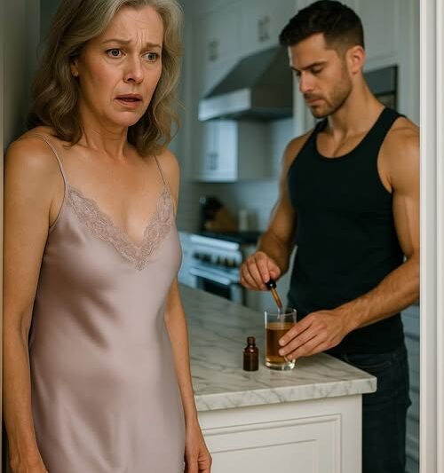 Je mi takmer šesťdesiat, som vydatá za muža o tridsať rokov mladšieho. Šesť rokov ma oslovoval “malá ženuška” a každý večer mi nosil vodu – až kým som raz v noci nešla za ním do kuchyne a neobjavila plán, ktorý som nikdy nemala vidieť.