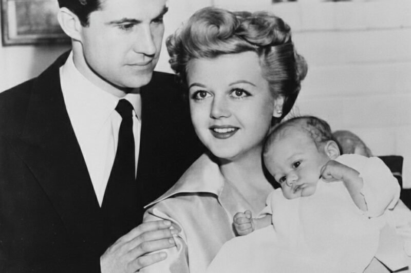 Osudová láska, ktorá prekonala temnotu Hollywoodu a pazúry Charlesa Mansona: Príbeh Angely Lansbury a muža, ktorý ju zachránil, keď sa jej svet začal nezvratne rúcať priamo pred očami.