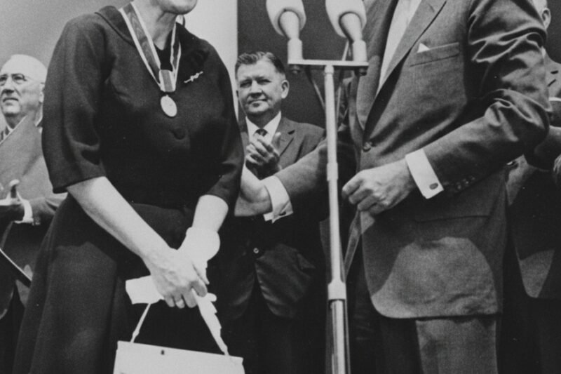 Neochvejná hrdinka, ktorá zachránila generáciu: Príbeh lekárky Frances Kelseyovej, ktorá sa nebála postaviť farmaceutickému gigantovi a svojím odvážnym „nie“ zabránila tisícom tragických osudov po celom svete.