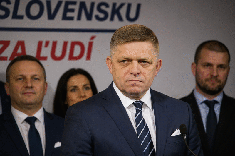 TAJNÉ ROKOVANIA? POLITICKÁ BÚRKA NA SLOVENSKU