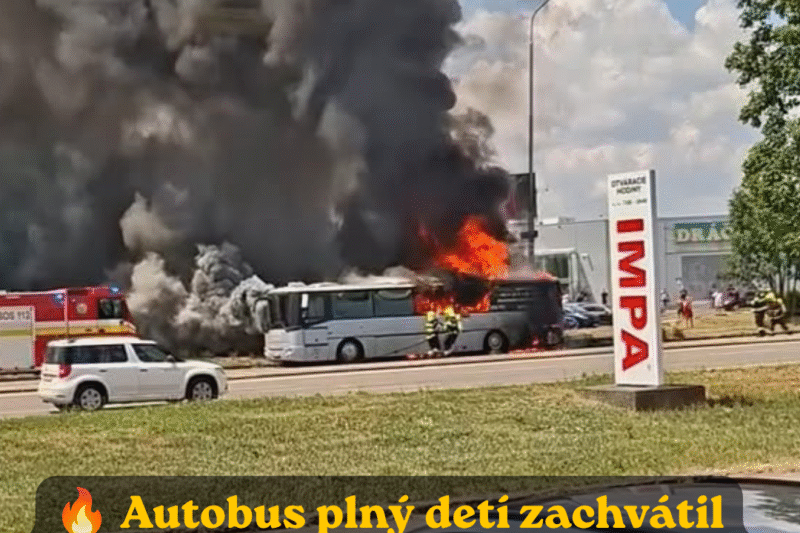 Dráma v Nitre: Na frekventovanej ceste zachvátili plamene autobus plný detí, vracali sa zo školského výletu